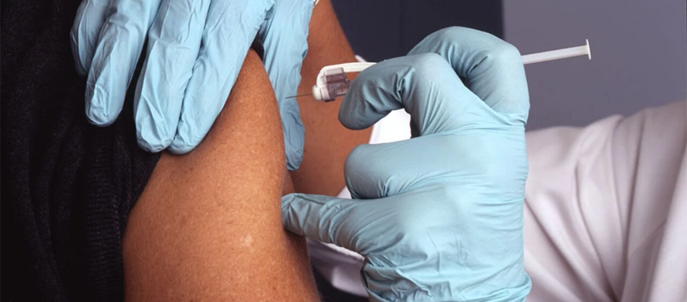 Κορωνοϊός: Η Γαλλία αυξάνει τον χρόνο μεταξύ των δόσεων των εμβολίων mRNA